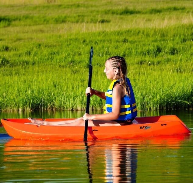 6' Youth Kayak with Paddle. Designed for Stability and Safety, It's The Perfect Choice for Young Paddlers Ready to Conquer The Water