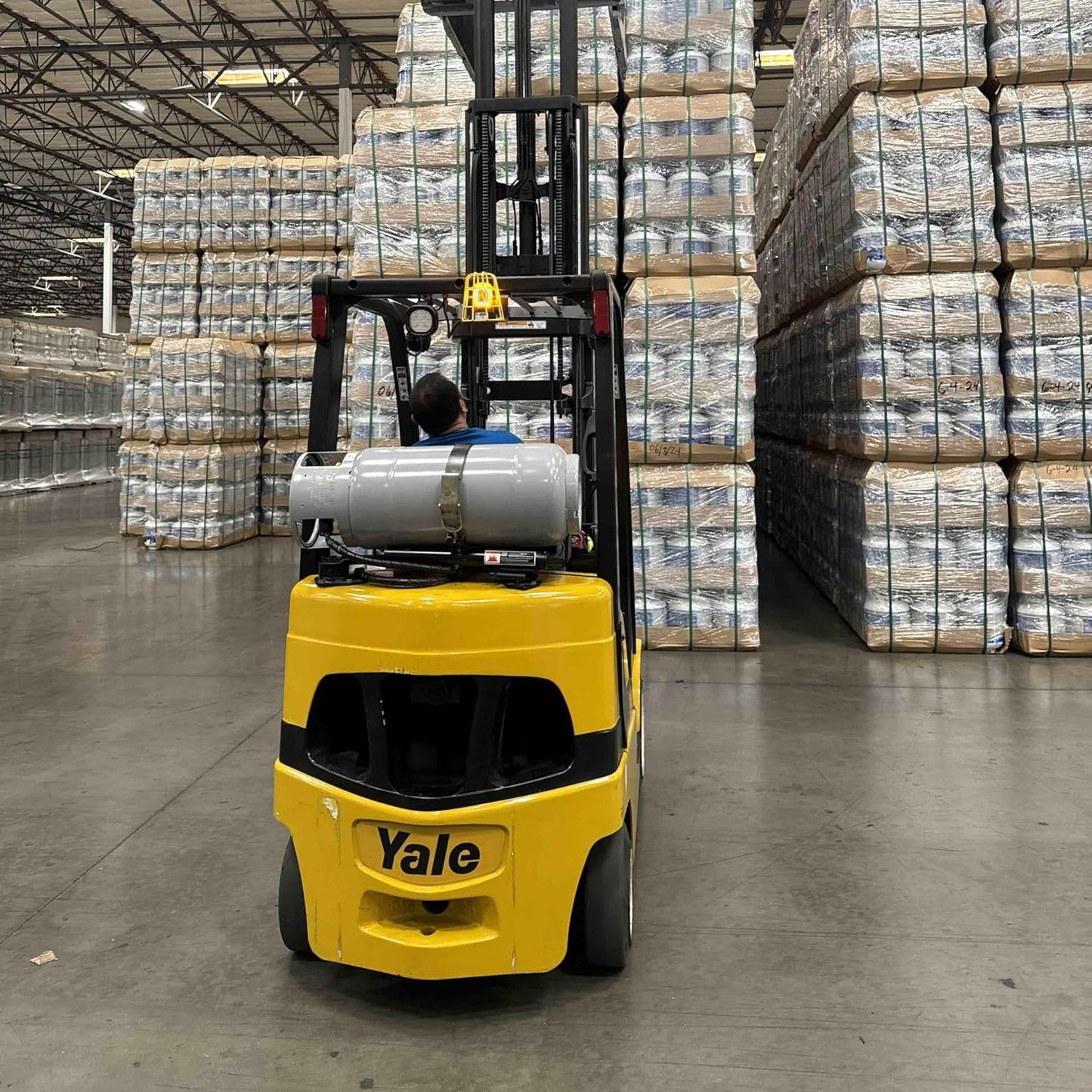 Steel Forklift Propane Tank Cylinder with Built-in Gauge, Gray.