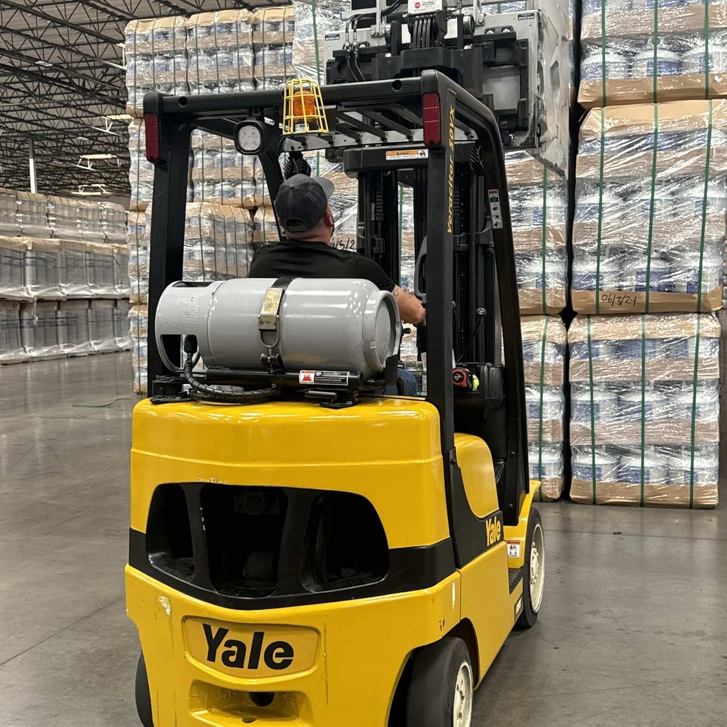 Steel Forklift Propane Tank Cylinder with Built-in Gauge, Gray.